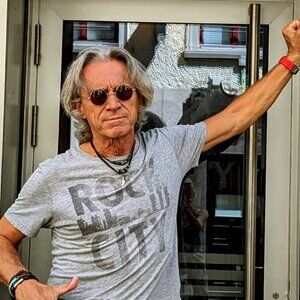 Meet your Posher, Izzy